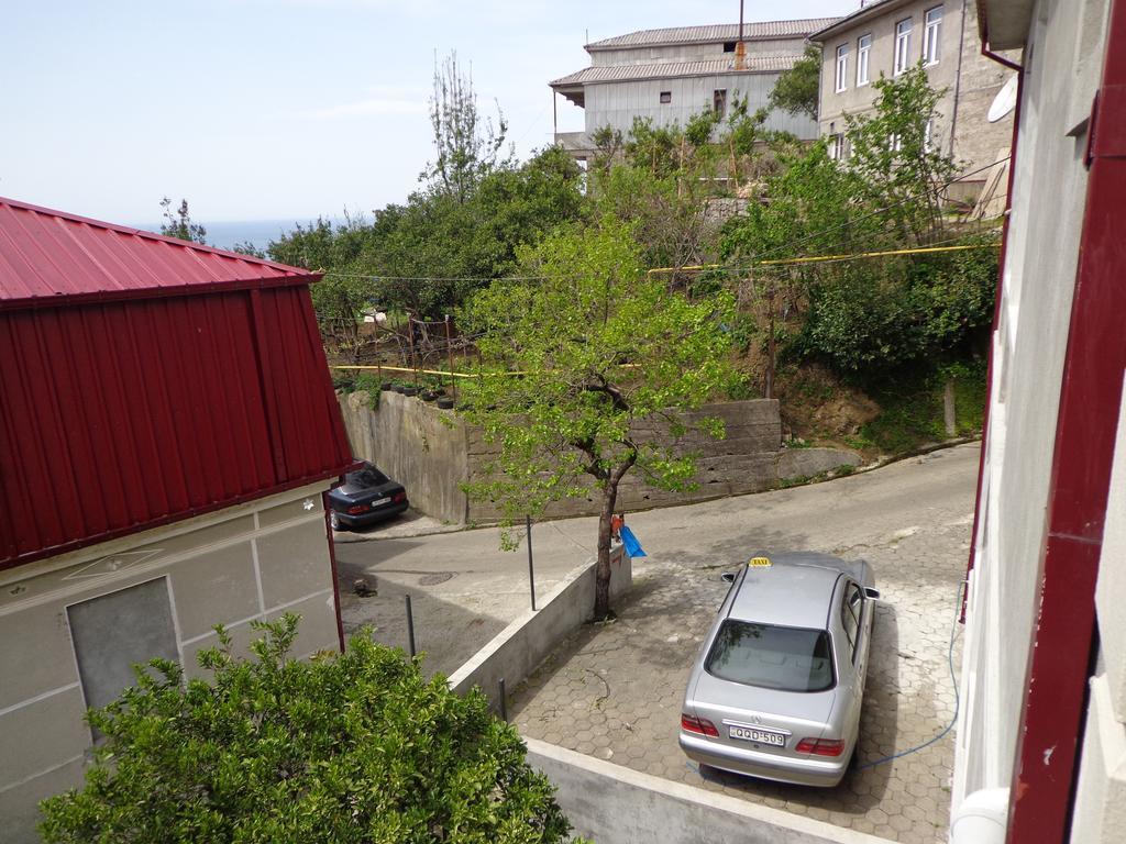 Guest House In Sarpi Luaran gambar