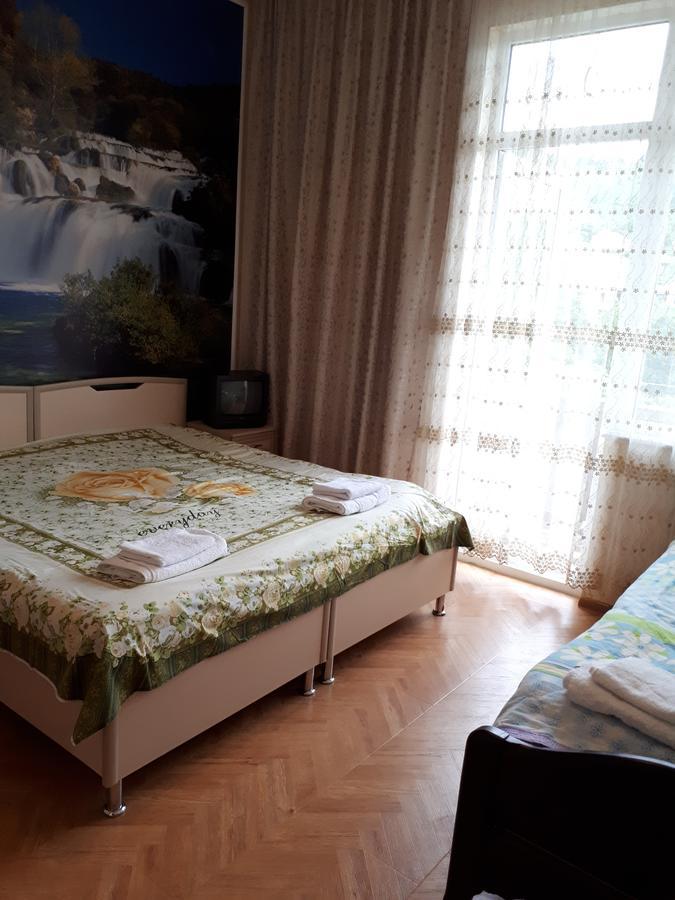 Guest House In Sarpi Luaran gambar