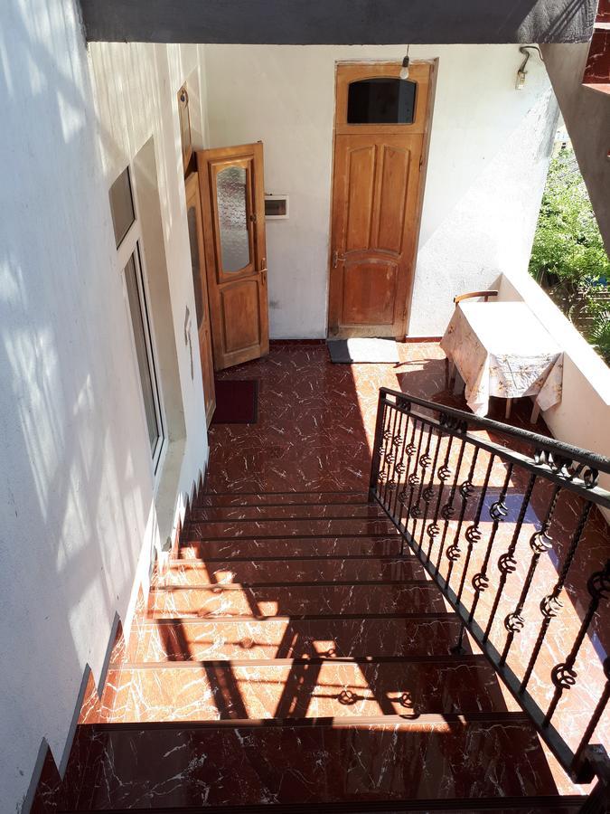 Guest House In Sarpi Luaran gambar