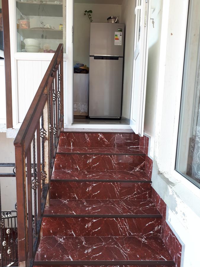 Guest House In Sarpi Luaran gambar